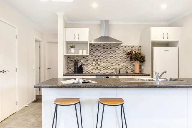 Immediate Posession! Modern Low-Maintnance Living
