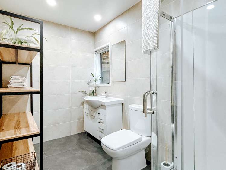 15 Zita Avenue Matakatia Bay_13