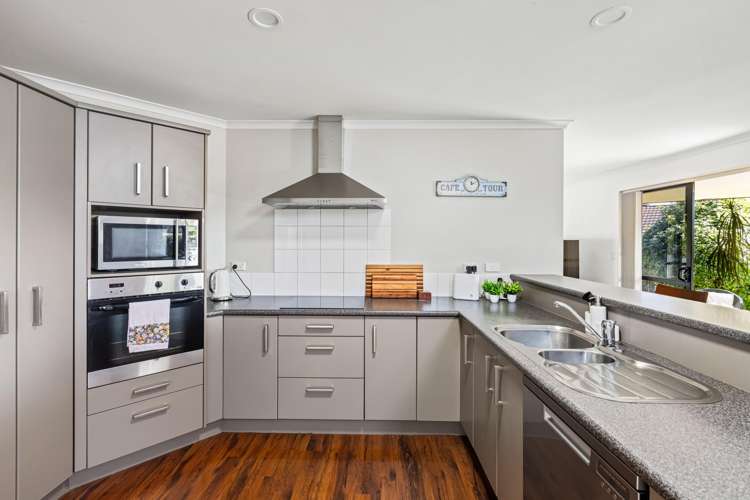 40 Rivervale Grove Stanmore Bay_10