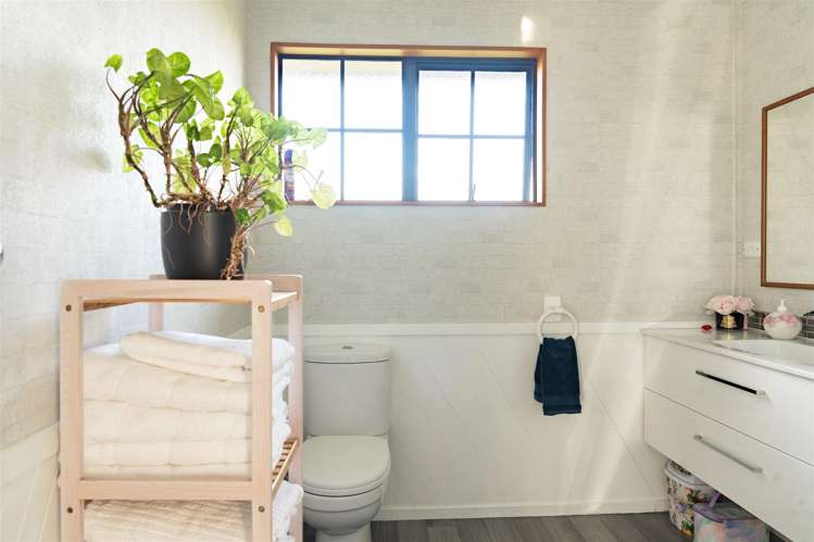 49 Elderlee Street Milton_12