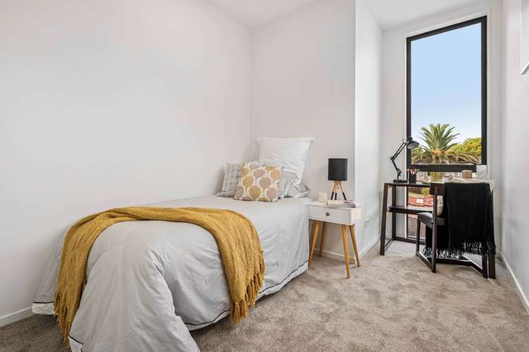 2/14 Freyberg Place Howick_11