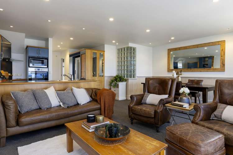 2/227 Lake Terrace Waipahihi_19