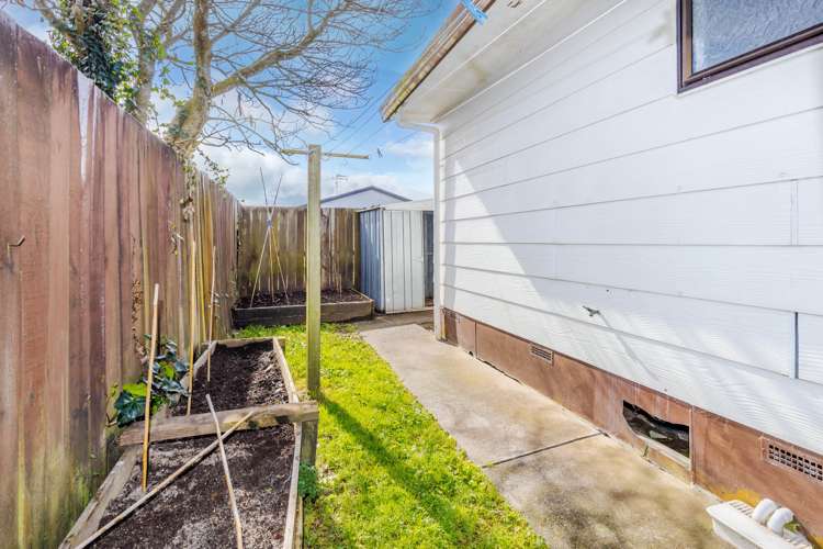 12b Saxbys Road Glenview_17