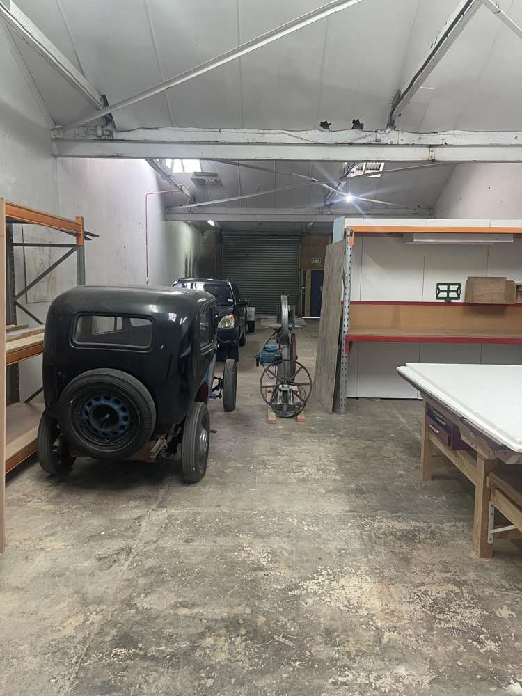 2/155 Gracefield Road Gracefield_4