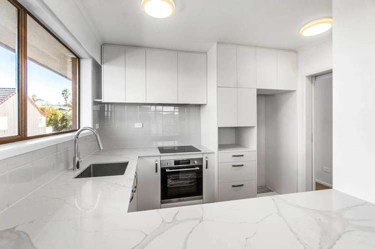 2/30 St Vincent Avenue Remuera_6