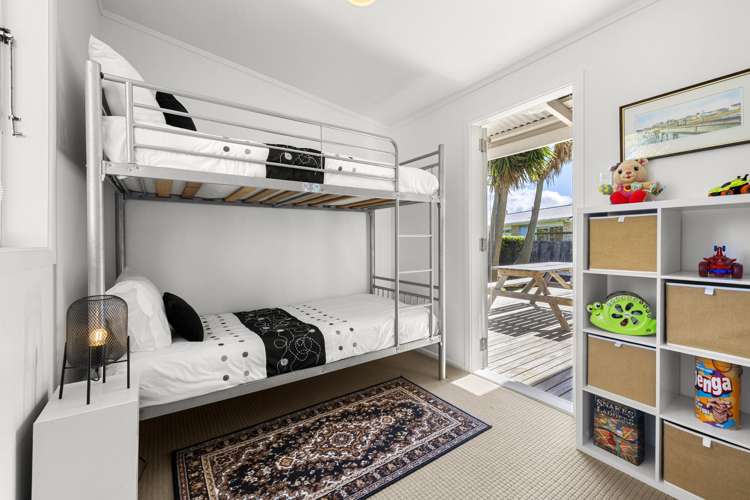 22 Wallis Street Raglan_16