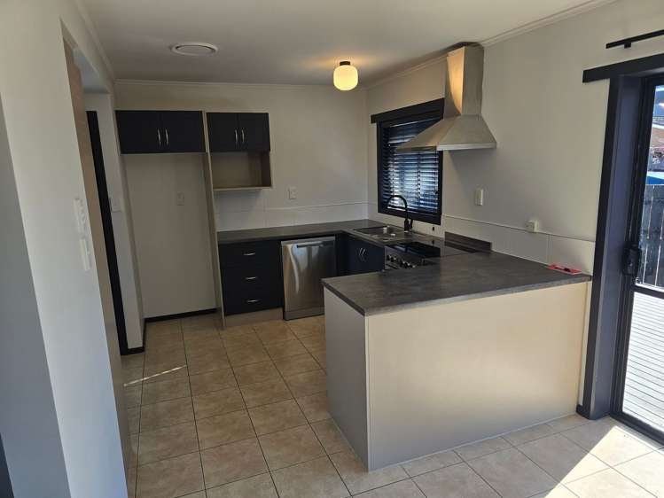 8 Snead Place Hamilton East_6