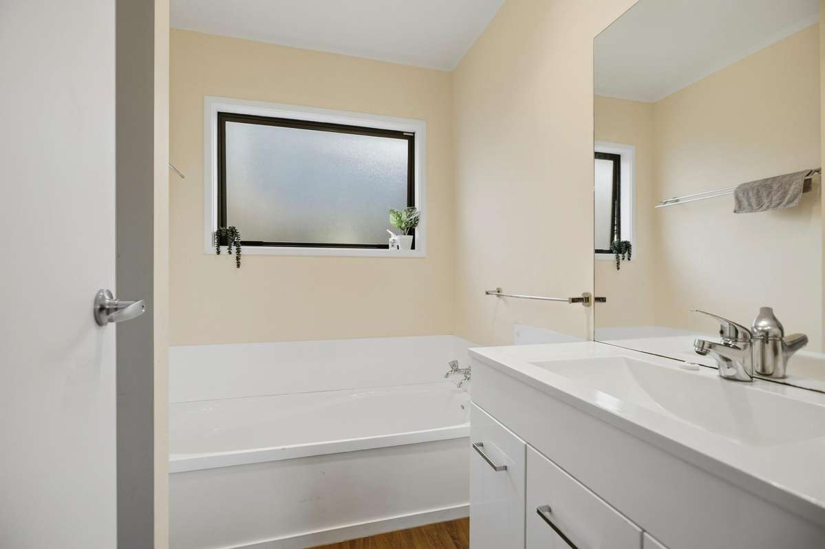 15A Newark Close_2