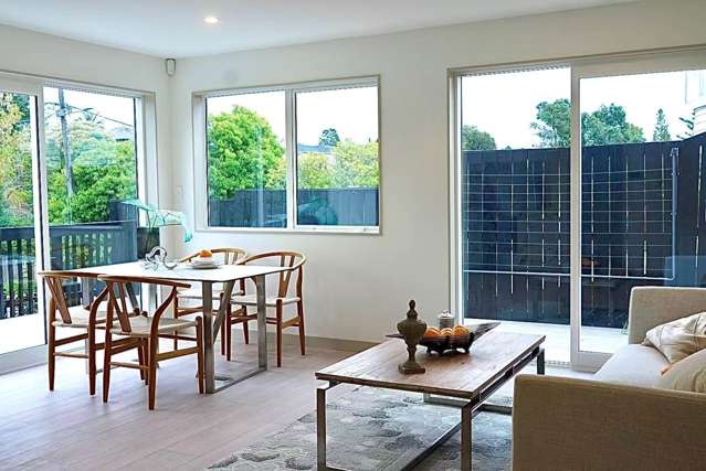 Spacious Brand New Retreat, Exceptional Featur...