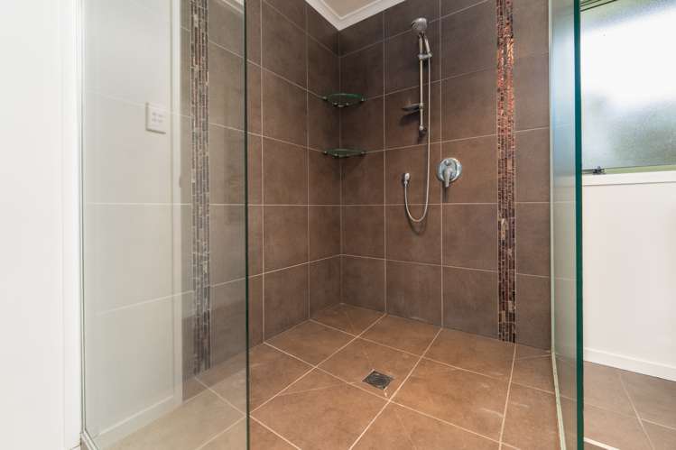 21 Cowley Drive Leamington_13