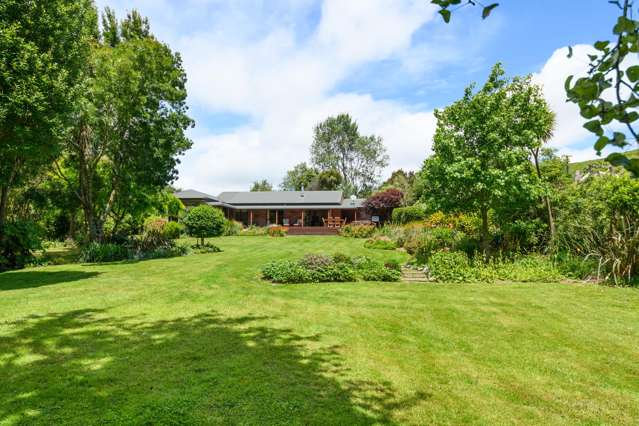 Picturesque Bush Paradise - Close To Summerhill