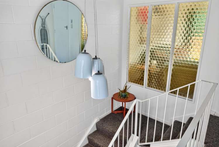 8 Cyril Way Paparangi_15