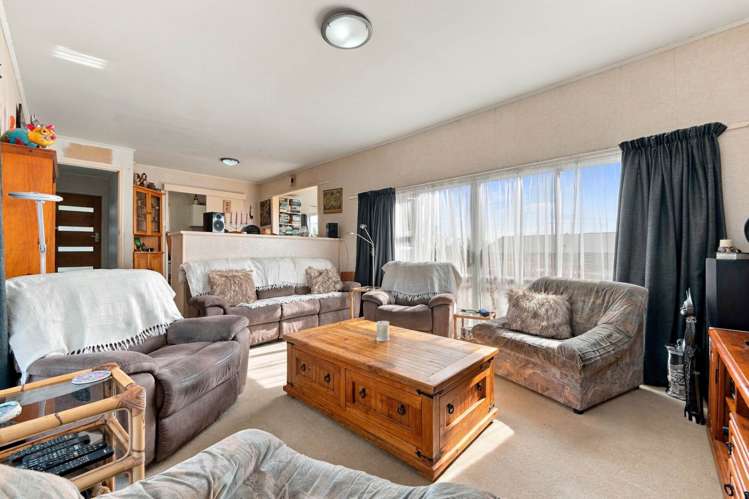 127 Bradbury Road Botany Downs_15