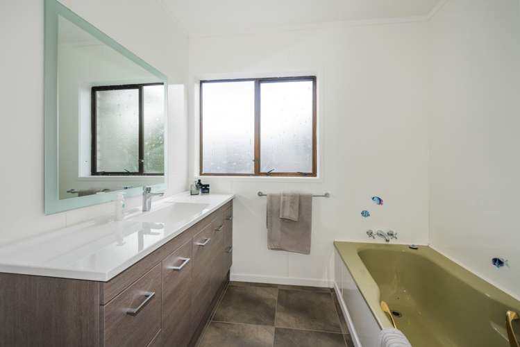 21 John Downs Drive Browns Bay_16