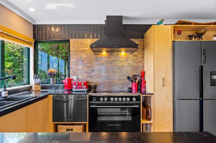 6 Berridge Road Muriwai Beach_9
