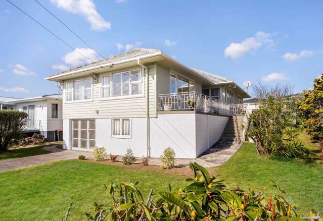 Sun-Drenched & Spacious Family Home in Blockho...