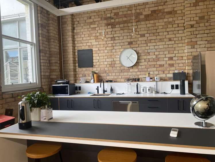 T17 / 125 The Strand Parnell_5