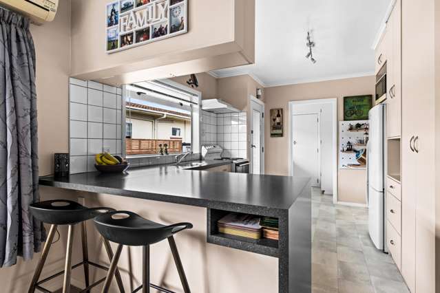 53 Menin Road Onekawa_4