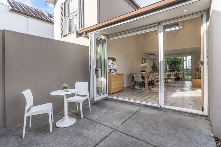 1 Mikoikoi Crescent Mangere Bridge_18