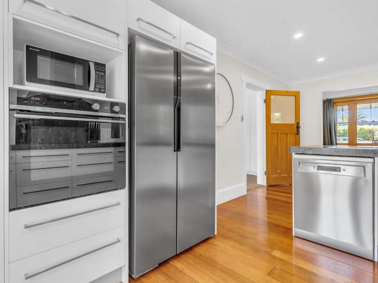 1106 Caroline Road Mayfair_9