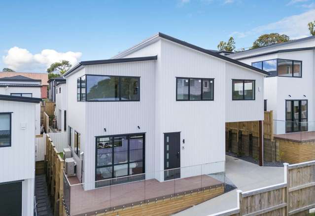 Executive Home in Devonport!