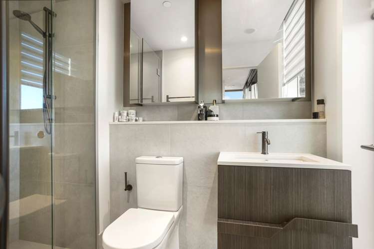 2802/10 Commerce Street City Centre_16