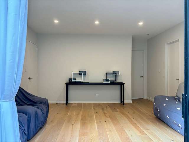 Modern 2-Bedroom Flat for Rent in Scenic Long Bay