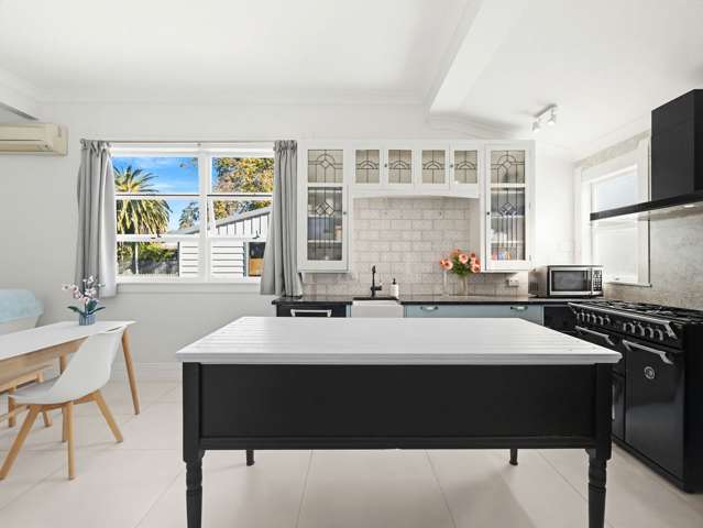 1200 Caroline Road Mayfair_2