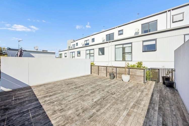 8 Kimiora Street Three Kings_10
