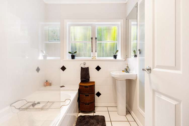 44 Huia Road Titirangi_14