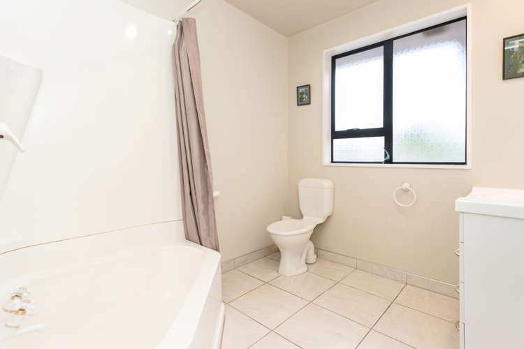 32 Taranaki Drive Woodend_14