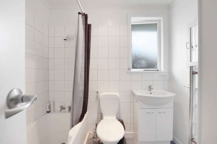 19 Kelwyn Road Kelston_12