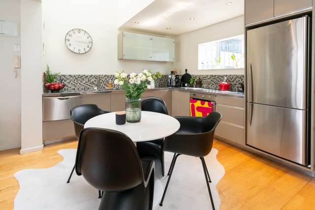 256/21 Left Bank Te Aro_1