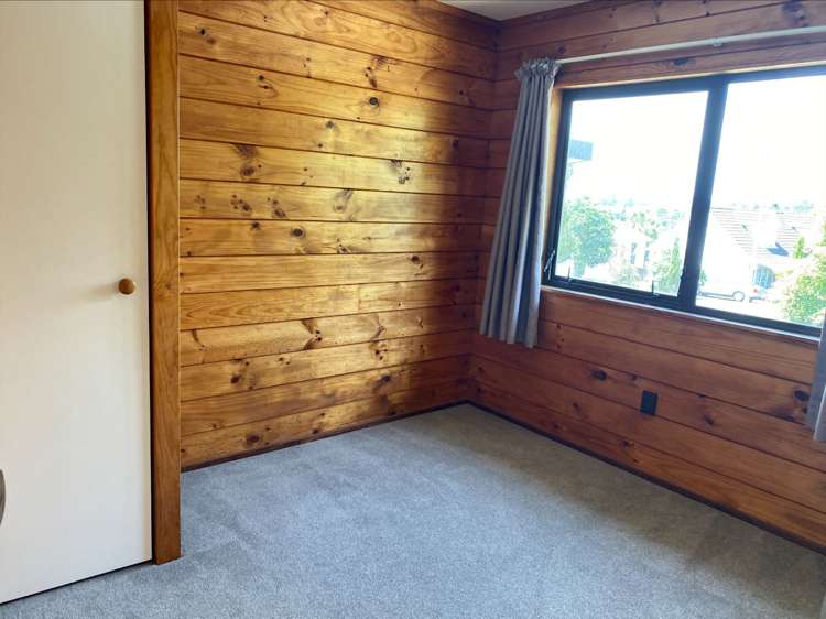 2 Gosford Drive Botany Downs_6