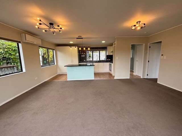 Lovely 2 Bedroom Home in Orewa.