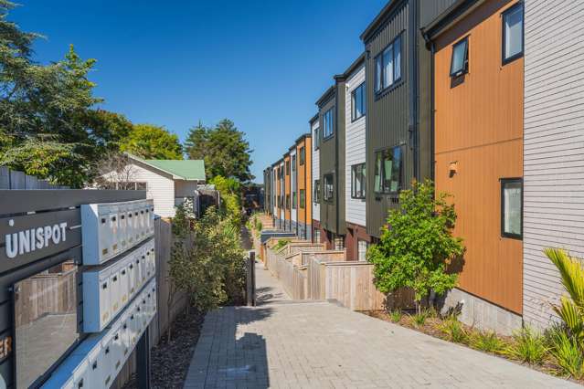 Stylish & Low-Maintenance Townhouse