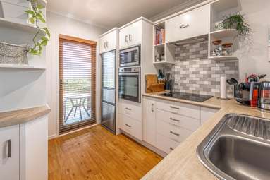 22 Lakeridge Close_1