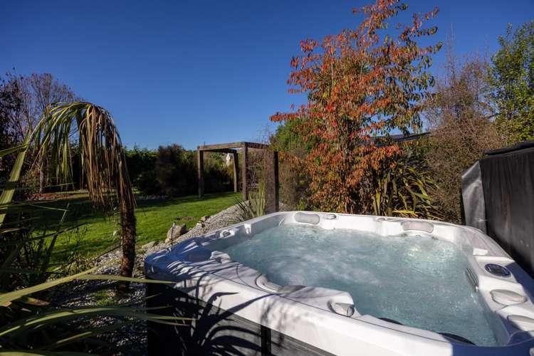 10 Jack Young Place Albert Town_20