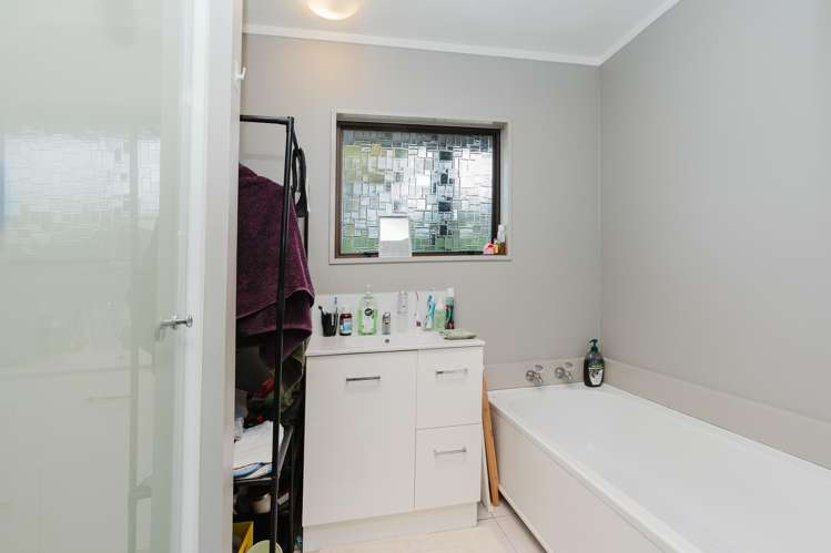 17 Kentucky Crescent Nawton_9