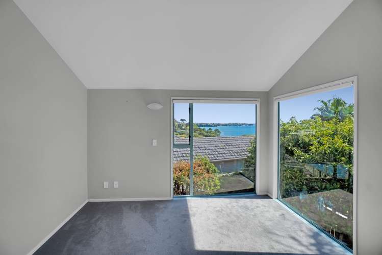 2/42 Churchill Road Murrays Bay_11