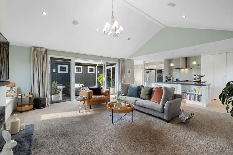7 Gleneagles Way Waiwhakaiho_8