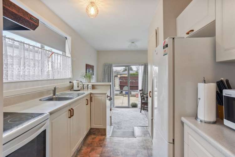 2/23 Lake Terrace Road Burwood_12