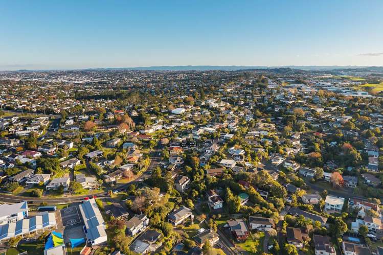 56 Mayfair Crescent Mairangi Bay_59