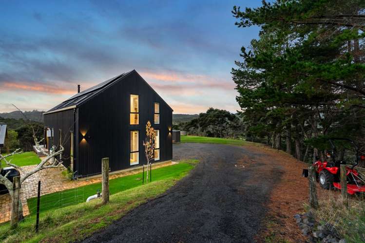 16 Long Road Bethells Beach_5