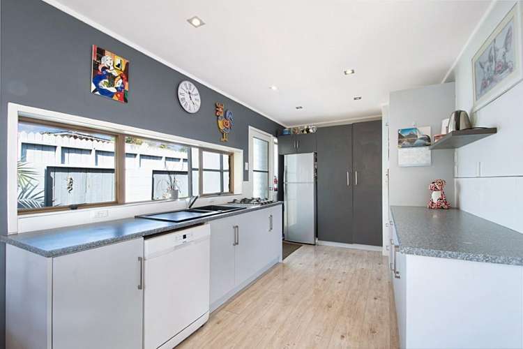 2/3 Cezanne Place New Lynn_10