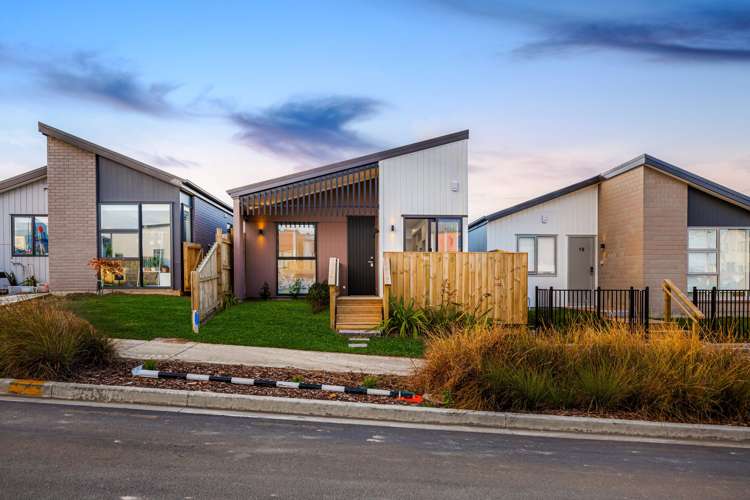 12 Taiororua Avenue Massey_14