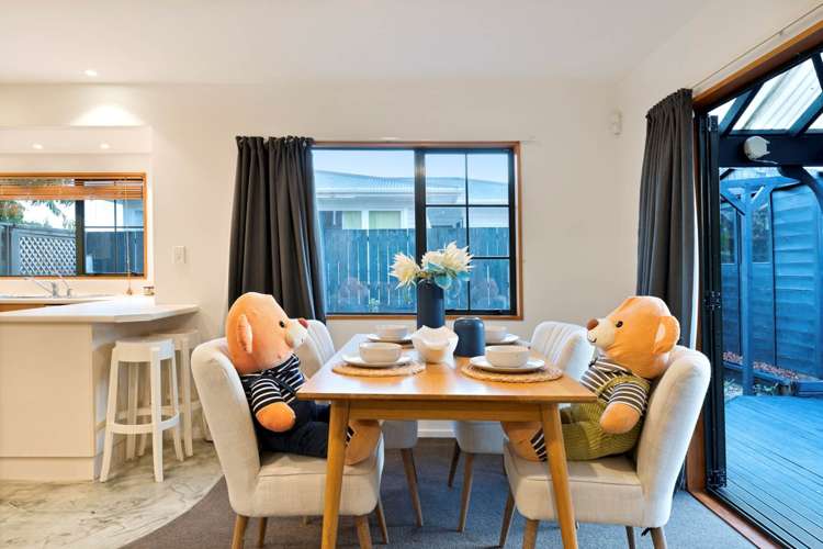 8a Longburn Road Henderson_13