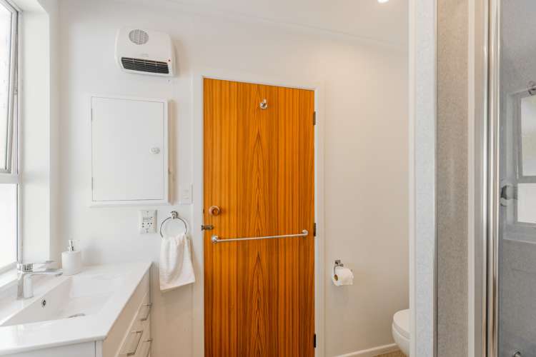 82a Raumati Road Raumati Beach_11