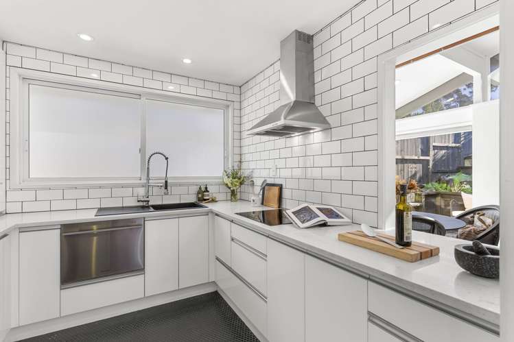 200 Godley Road Titirangi_7