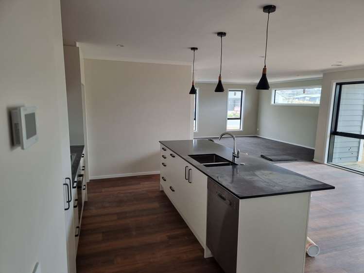 74 Hokioi Drive Kenepuru_8